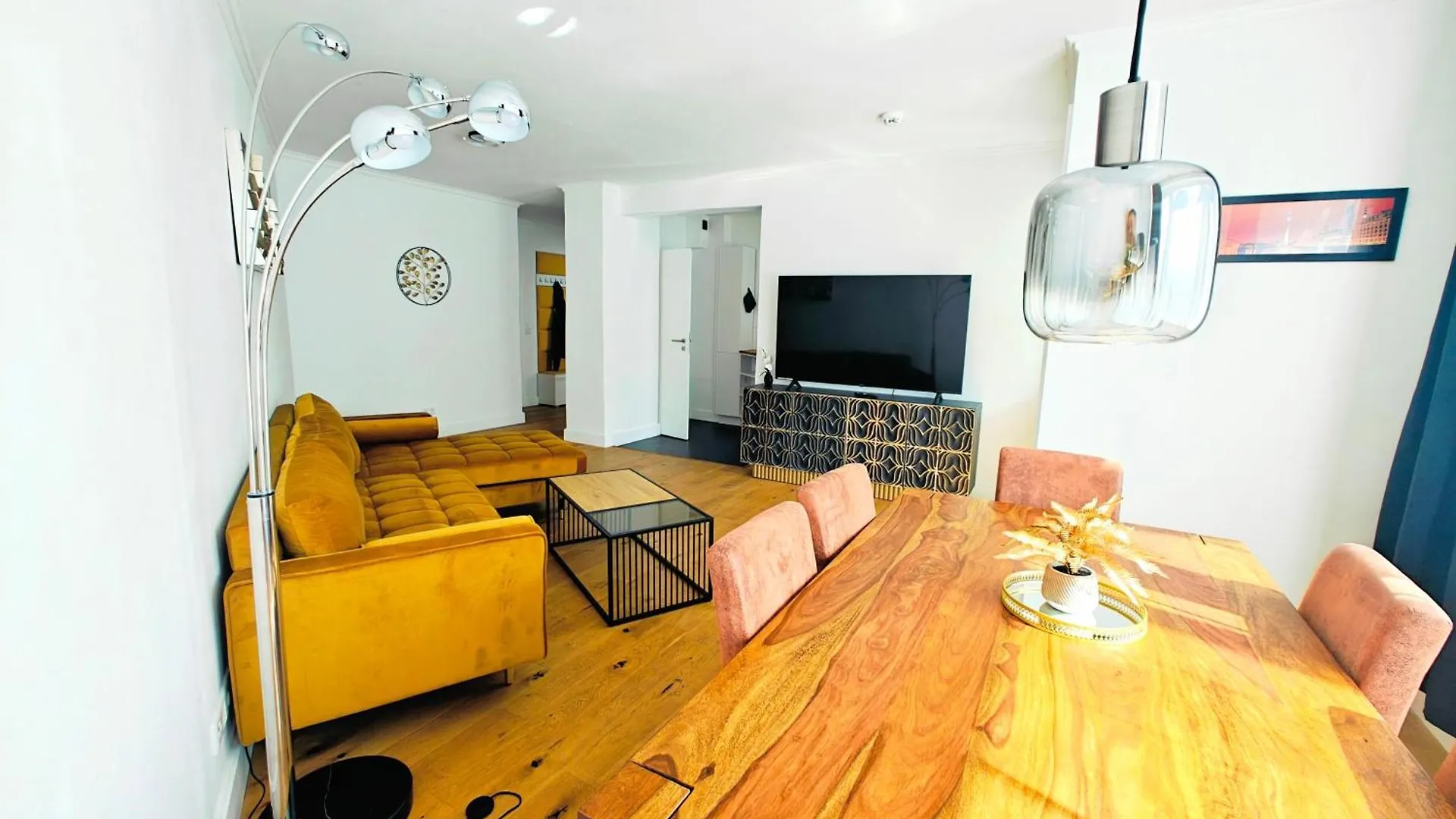 3 Room Downtown Apartment Bilk Düsseldorf 0*,  Germania