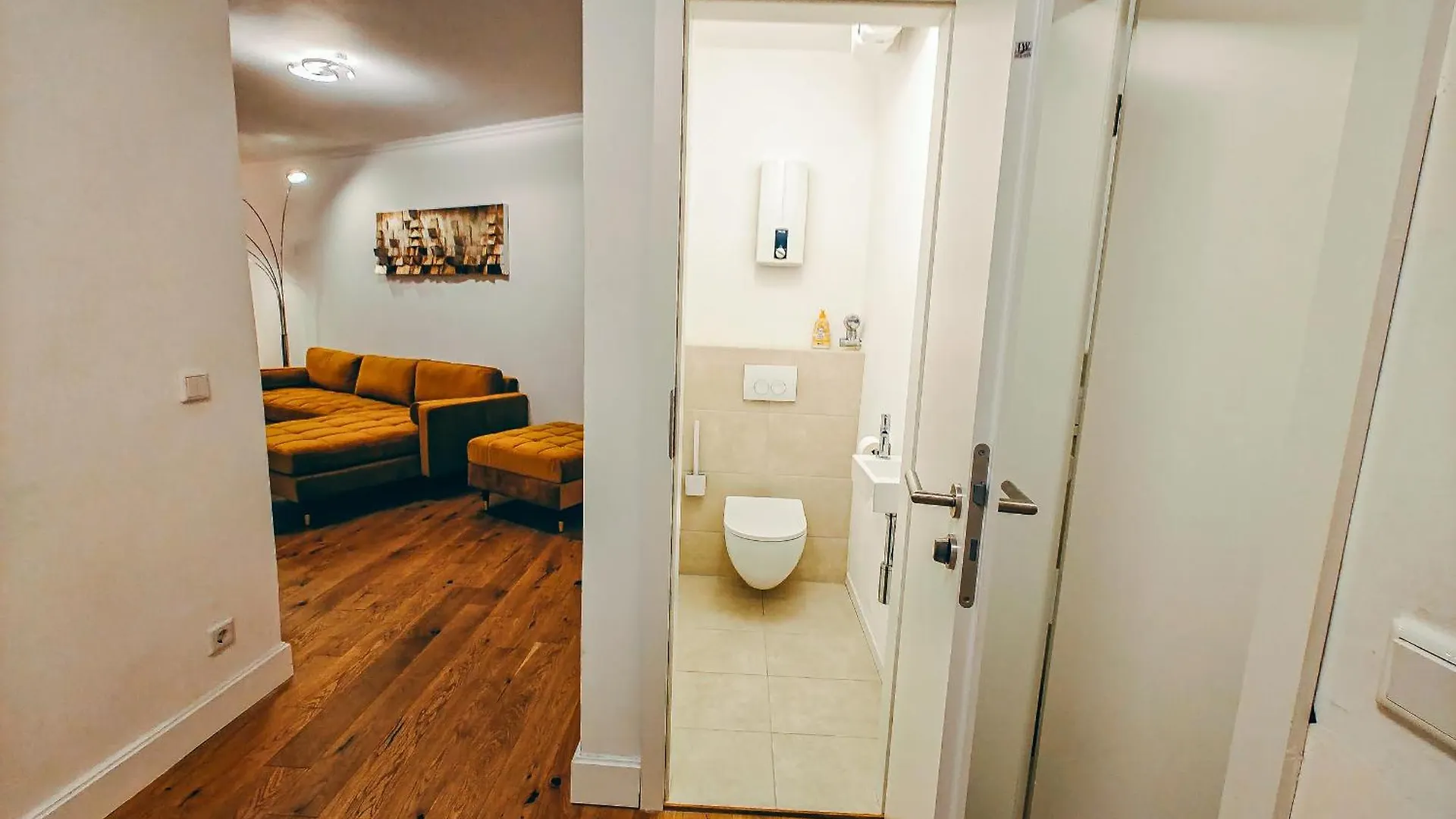 3 Room Downtown Apartment Bilk Dusseldorf