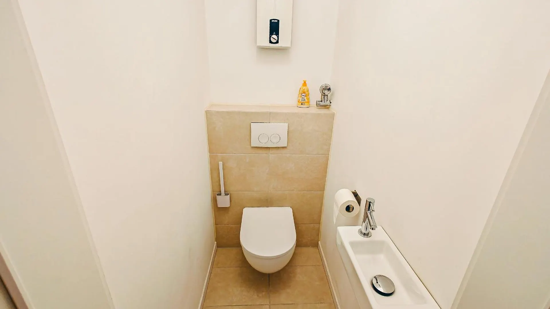 3 Room Downtown Apartment Bilk Dusseldorf Germany