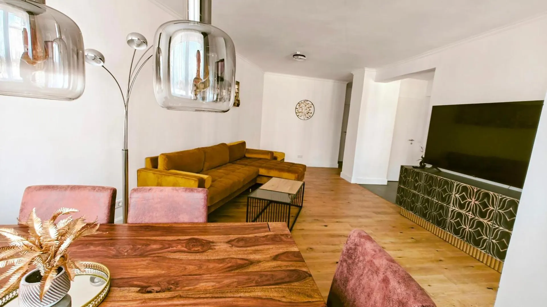 3 Room Downtown Apartment Bilk Dusseldorf Germany