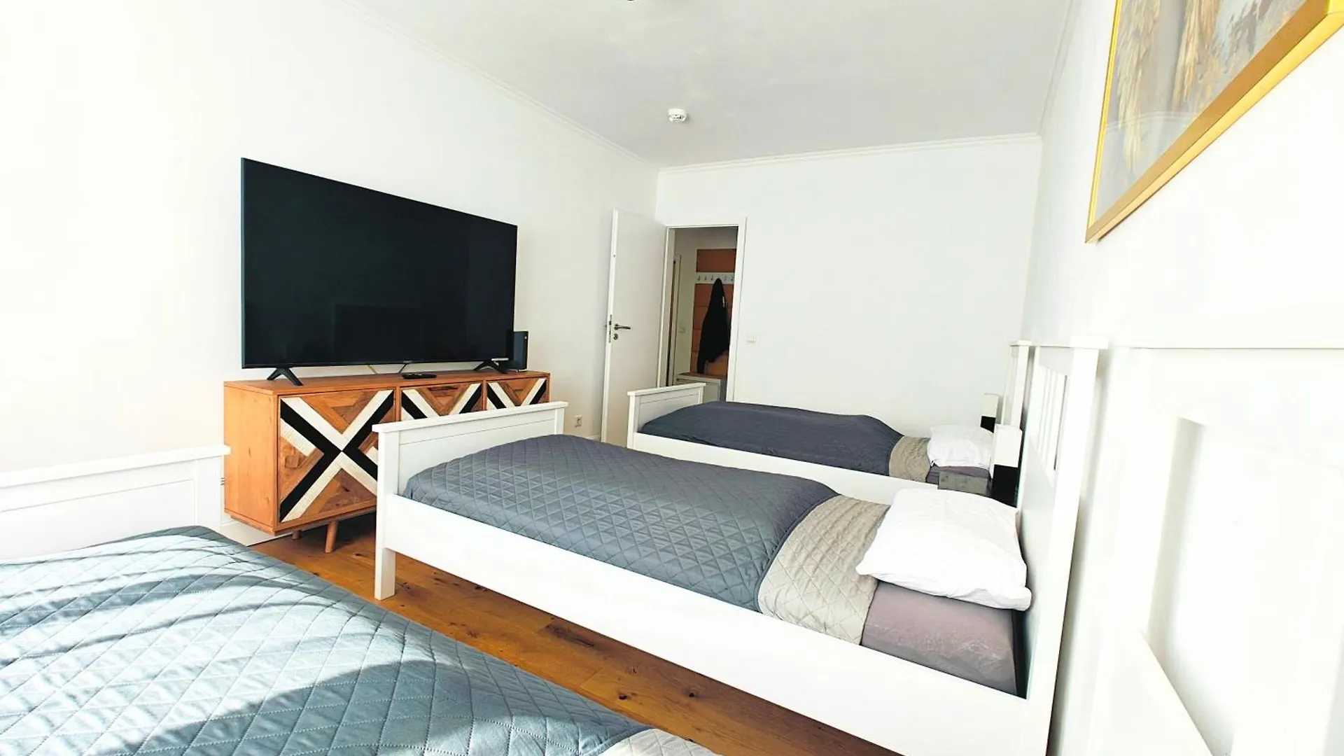 3 Room Downtown Apartment Bilk Dusseldorf Germany